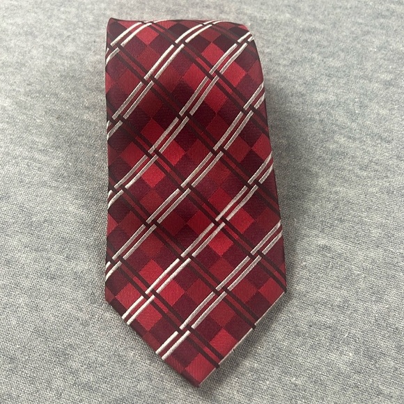 Geoffrey Beene 100% Silk Tie Hand Made - Picture 1 of 5